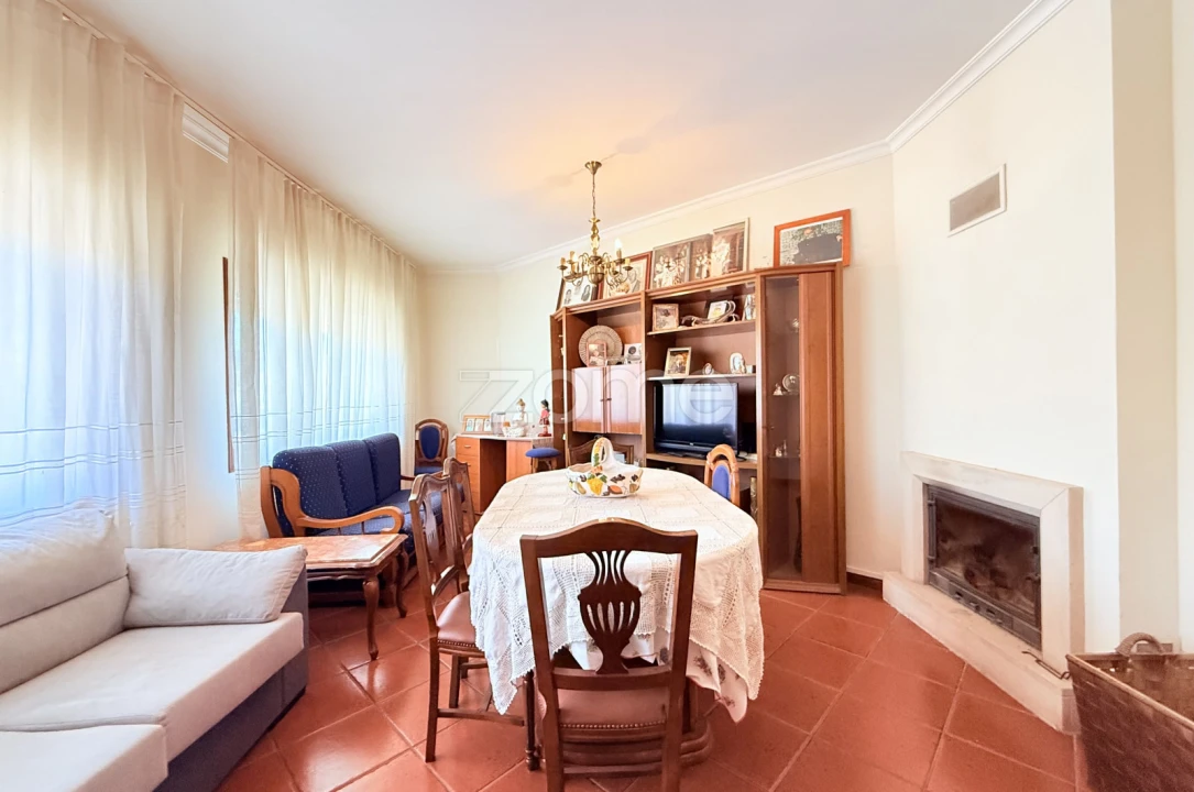 Apartamento T2 para Arrendamento em Esmeriz e Cabeçudos Foto 9