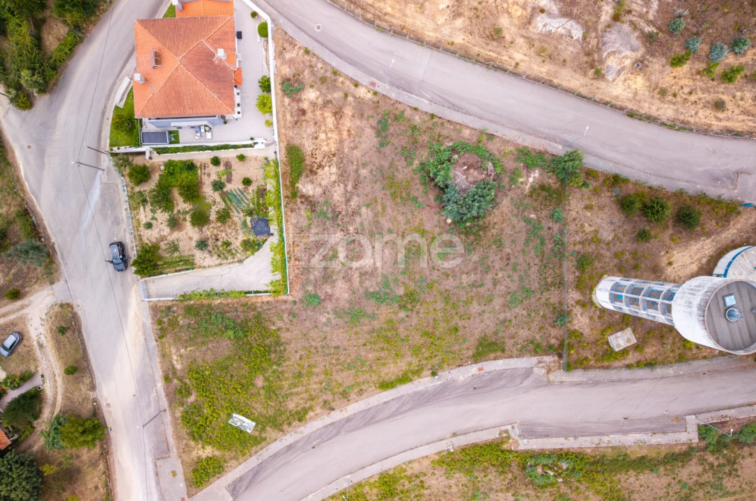 Terreno para Venda em Santa Comba Dão e Couto do Mosteiro Foto 1