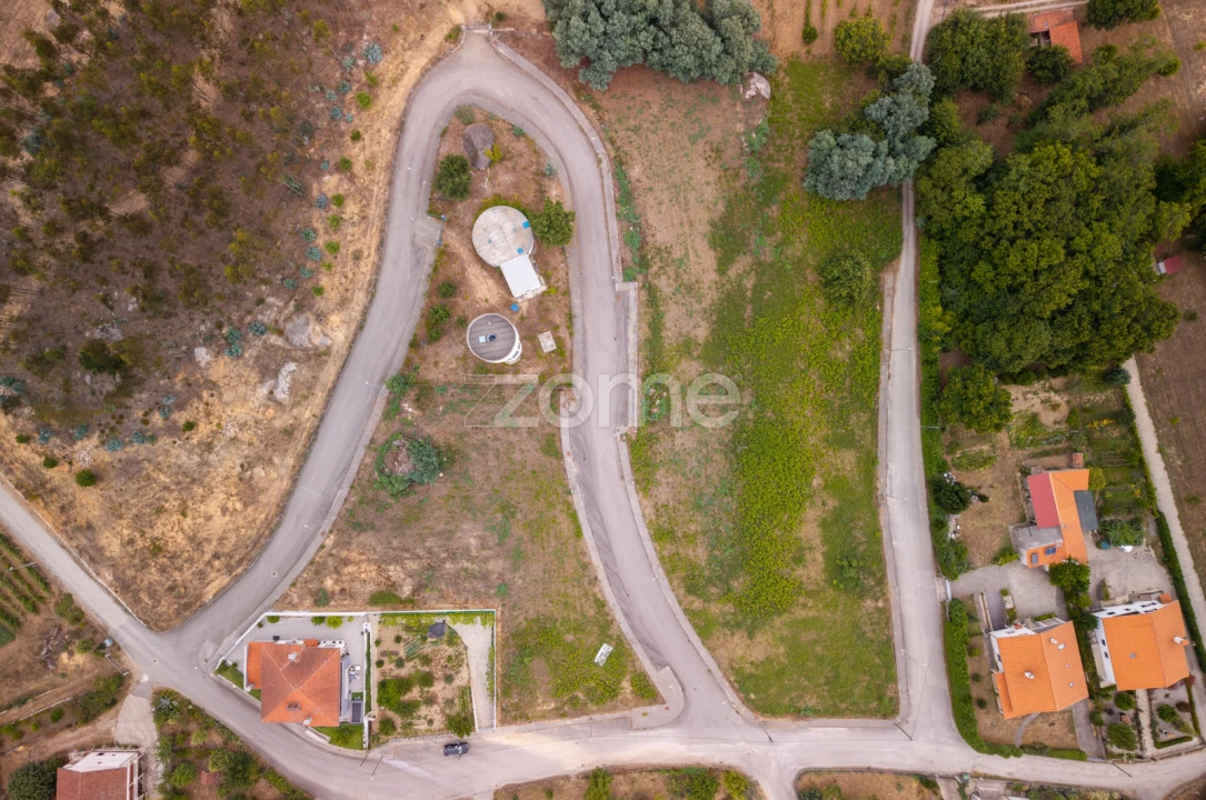 Terreno para Venda em Santa Comba Dão e Couto do Mosteiro Foto 1
