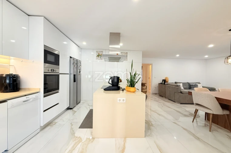 Apartamento T2 para Venda em Landim Foto 4