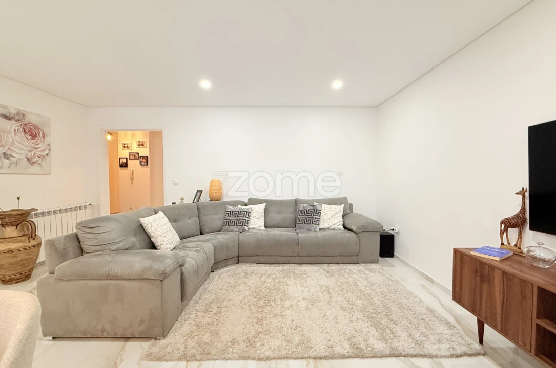 Apartamento T2 para Venda em Landim Foto 13