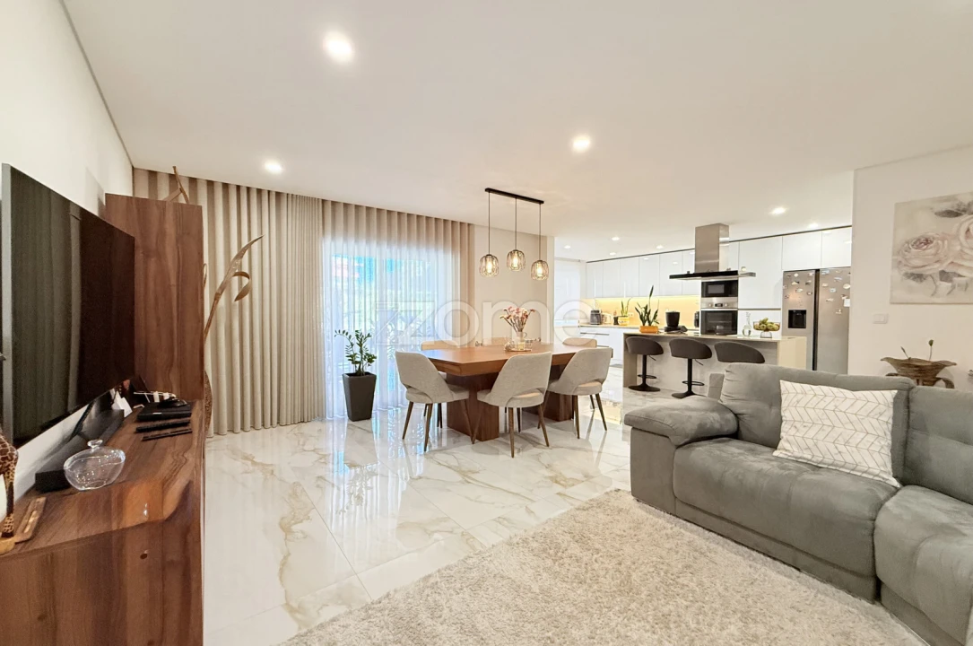 Apartamento T2 para Venda em Landim Foto 12
