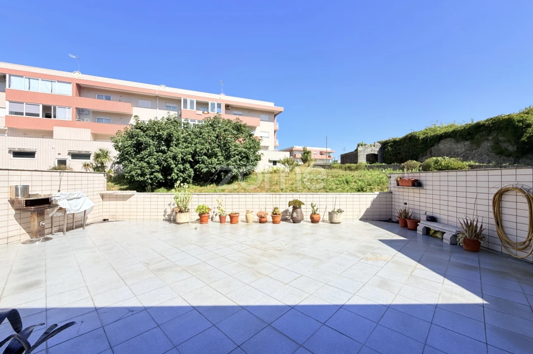 Apartamento T2 para Venda em Landim Foto 27