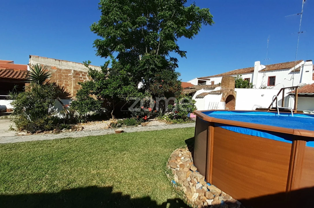 Moradia T5 para Venda em Corval Foto 8