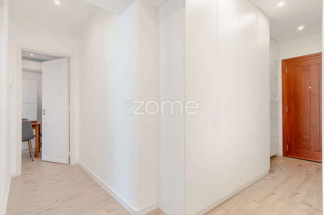 Apartamento T2 para Venda em São Domingos de Benfica Foto 2