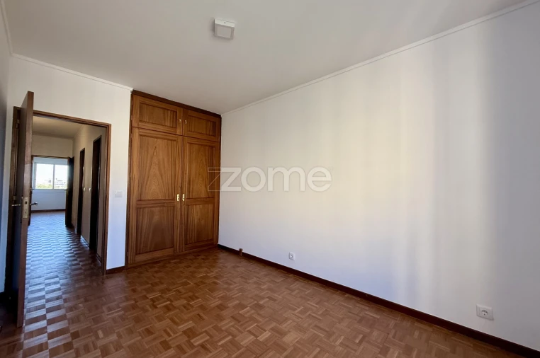 Apartamento T4 para Arrendamento em Avenidas Novas Foto 17