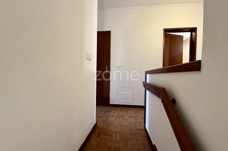 Apartamento T4 para Arrendamento em Avenidas Novas Foto 13