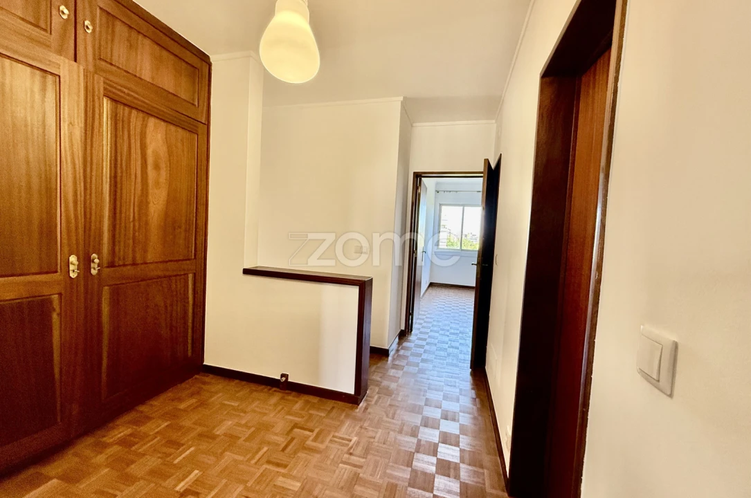 Apartamento T4 para Arrendamento em Avenidas Novas Foto 14