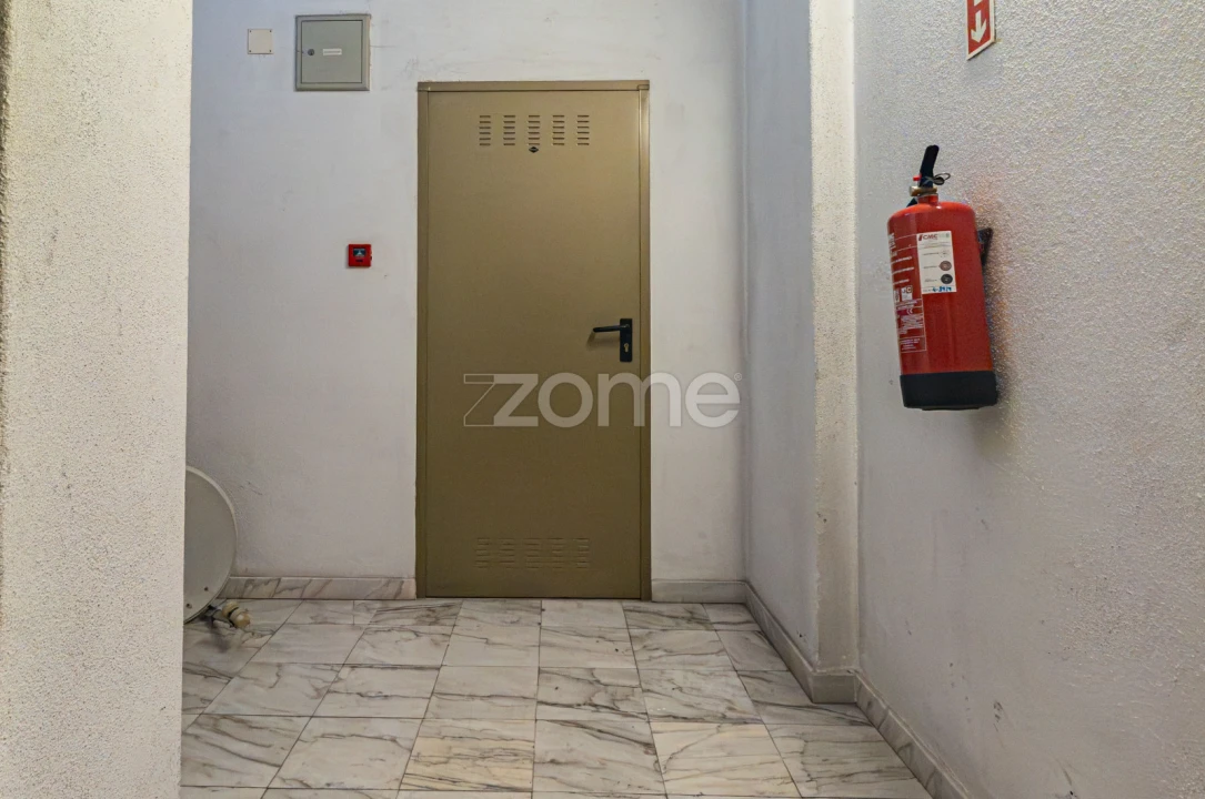 Apartamento T2 para Venda em Queluz e Belas Foto 17