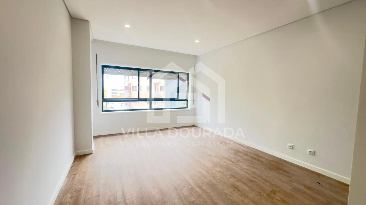 Apartamento T1 para Arrendamento em Mafamude e Vilar do Paraíso Foto 2
