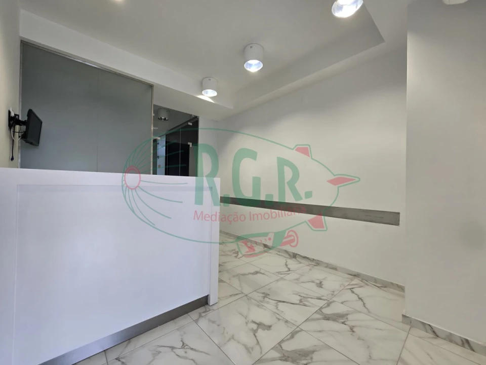 Loja para Arrendamento em Gondomar (São Cosme), Valbom e Jovim Foto 1