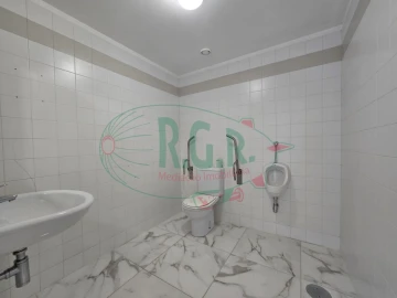 Loja para Arrendamento em Gondomar (São Cosme), Valbom e Jovim