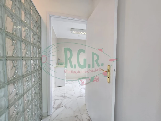 Loja para Arrendamento em Gondomar (São Cosme), Valbom e Jovim Foto 7