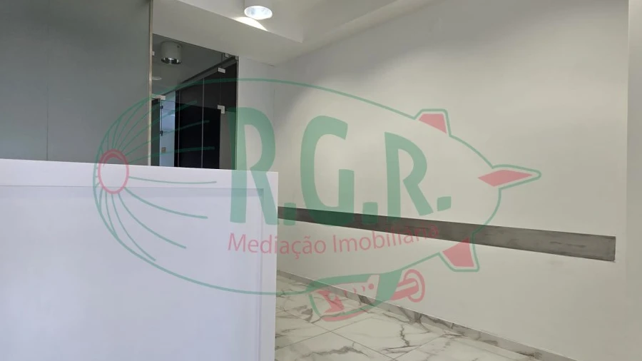 Loja para Arrendamento em Gondomar (São Cosme), Valbom e Jovim