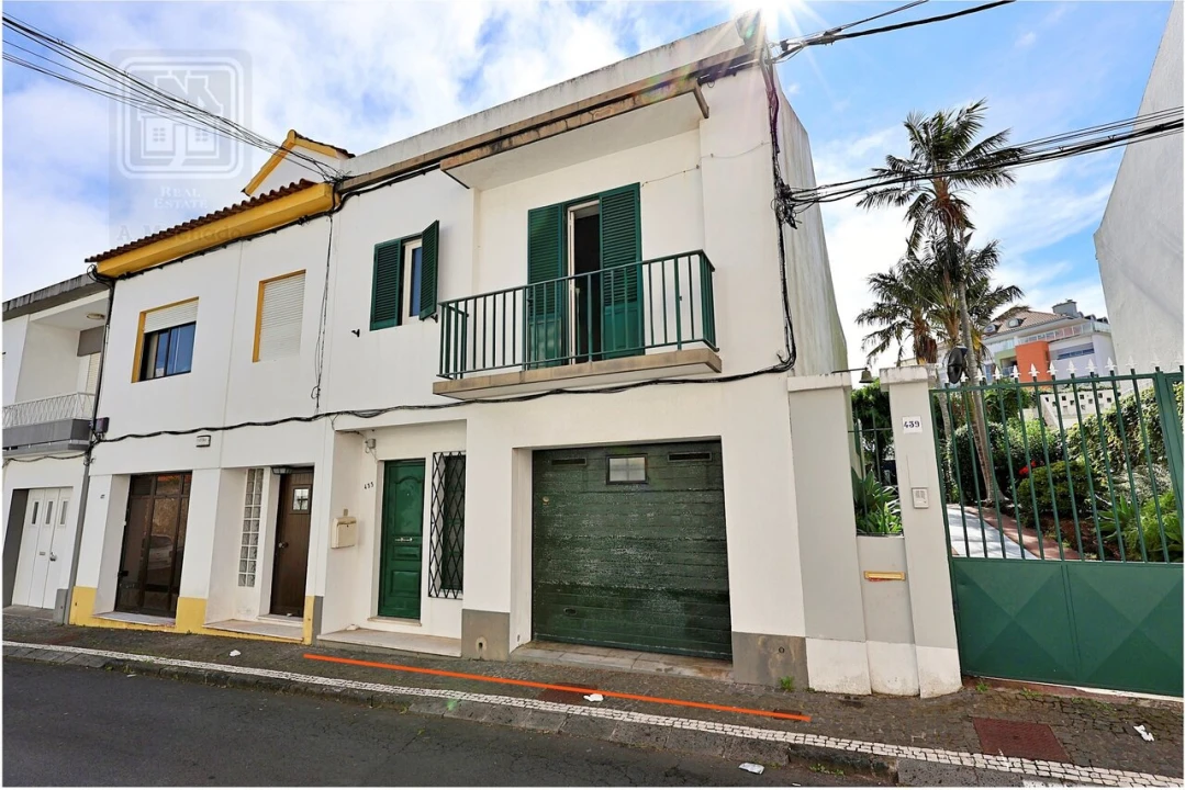 Moradia T4 para Venda em Ponta Delgada (São Pedro) Foto 1