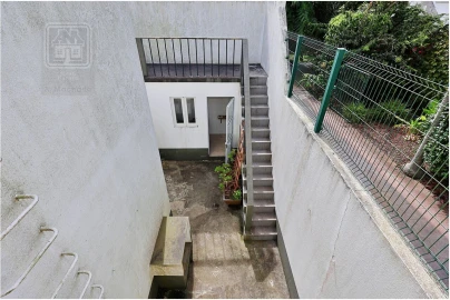 Moradia T4 para Venda em Ponta Delgada (São Pedro)