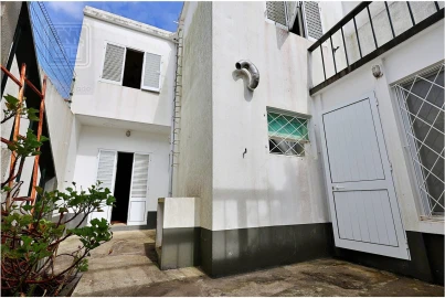 Moradia T4 para Venda em Ponta Delgada (São Pedro)