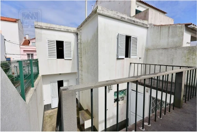 Moradia T4 para Venda em Ponta Delgada (São Pedro)