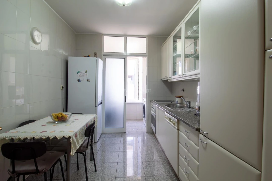 Apartamento T3 para Venda em Oliveira do Douro Foto 4