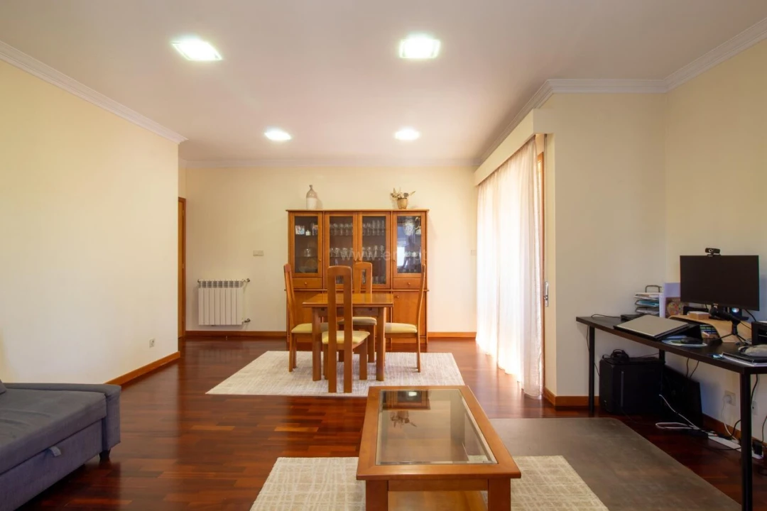 Apartamento T3 para Venda em Oliveira do Douro Foto 3