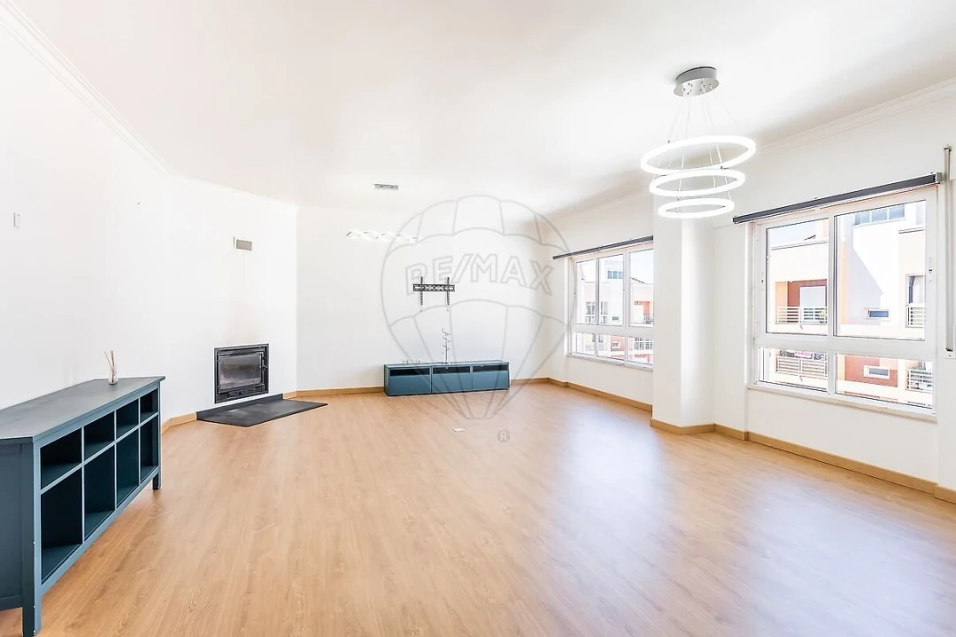 Apartamento T3 para Venda em Agualva e Mira-Sintra Foto 1