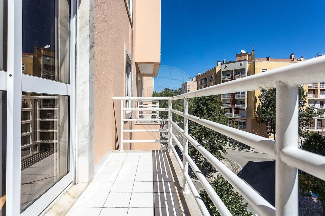 Apartamento T3 para Venda em Agualva e Mira-Sintra Foto 17