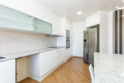 Apartamento T3 para Venda em Agualva e Mira-Sintra