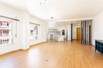 Apartamento T3 para Venda em Agualva e Mira-Sintra