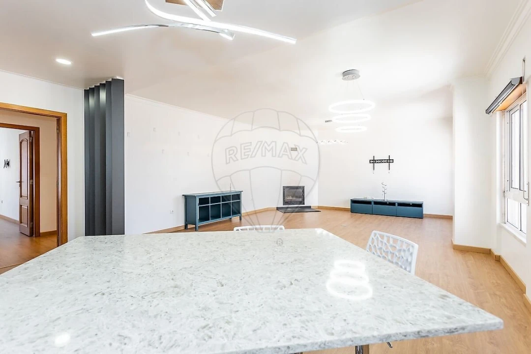 Apartamento T3 para Venda em Agualva e Mira-Sintra Foto 9