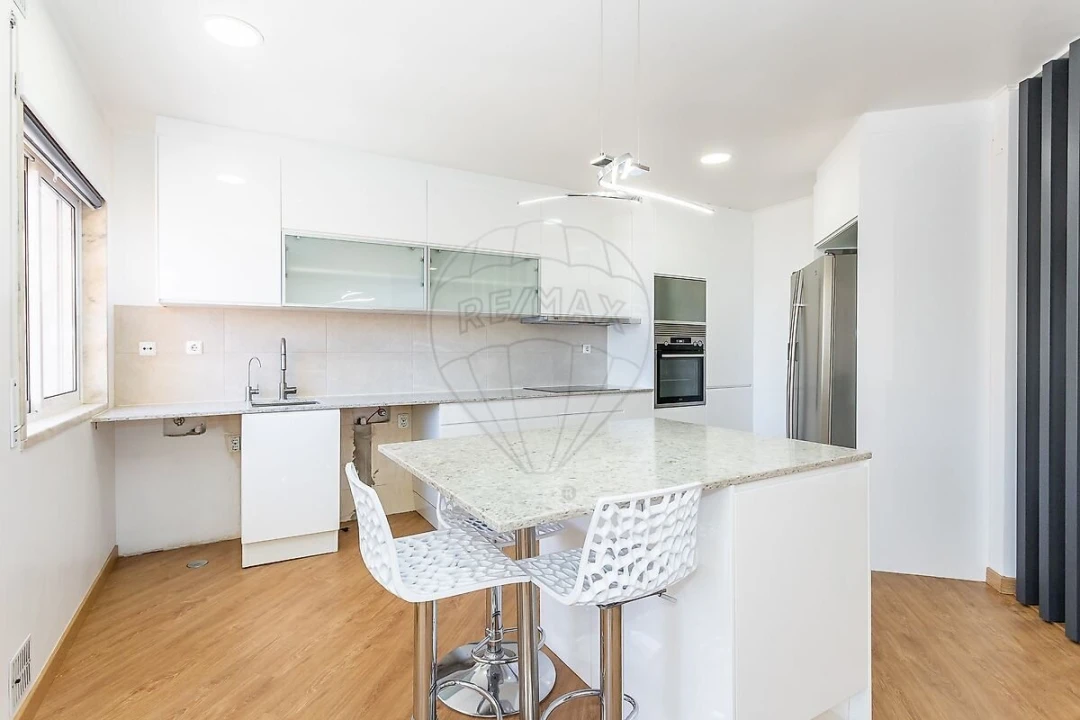 Apartamento T3 para Venda em Agualva e Mira-Sintra Foto 6