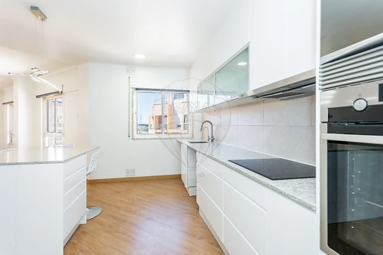 Apartamento T3 para Venda em Agualva e Mira-Sintra Foto 8