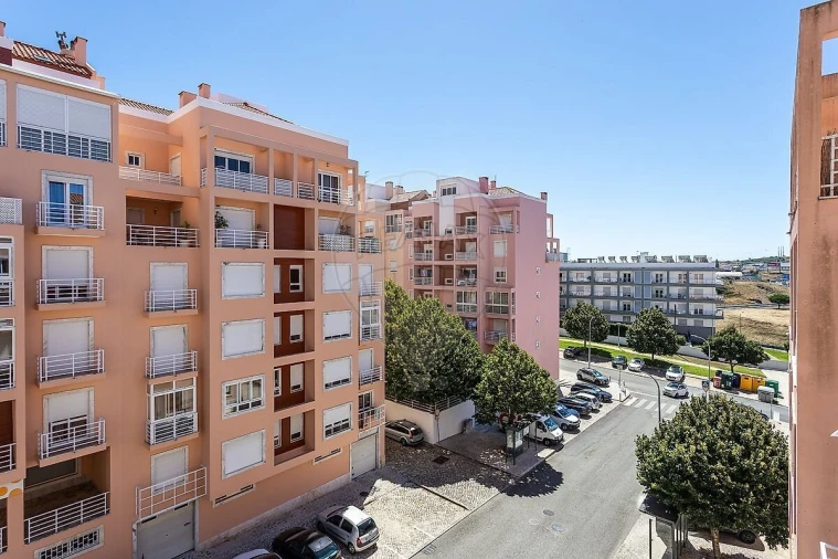 Apartamento T3 para Venda em Agualva e Mira-Sintra Foto 18