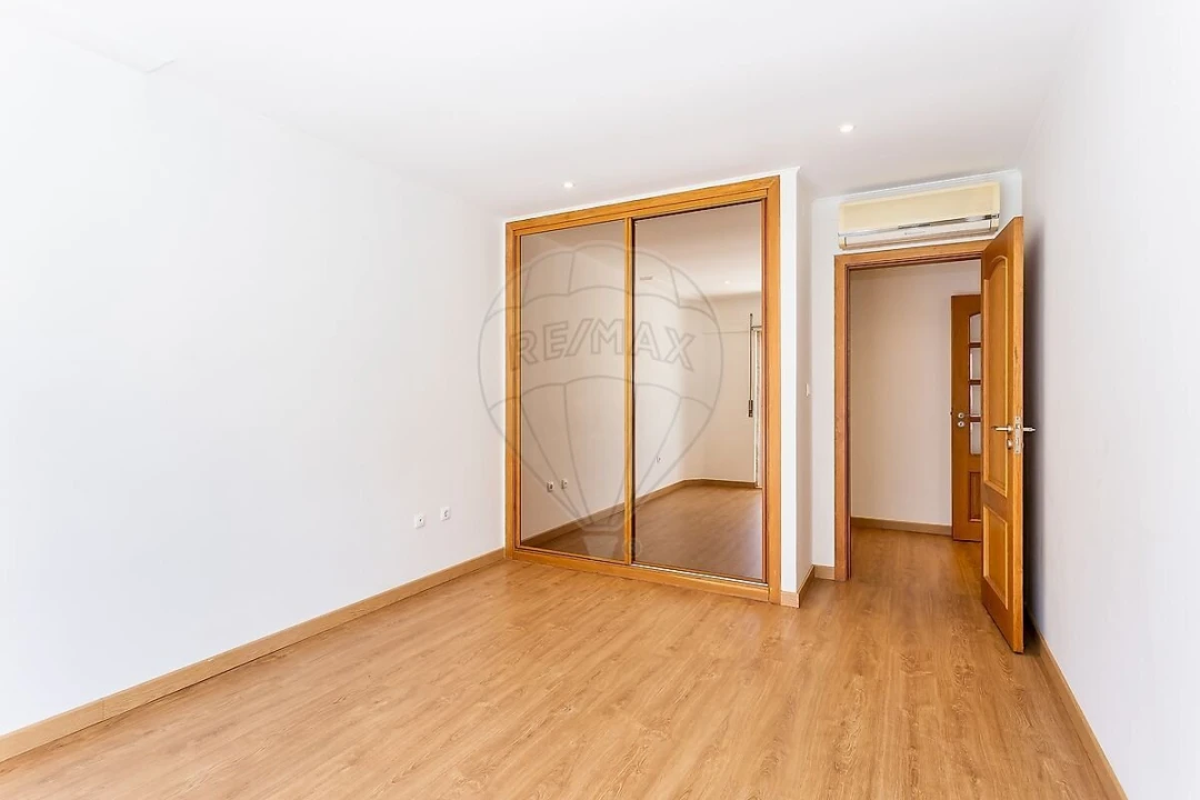 Apartamento T3 para Venda em Agualva e Mira-Sintra Foto 15