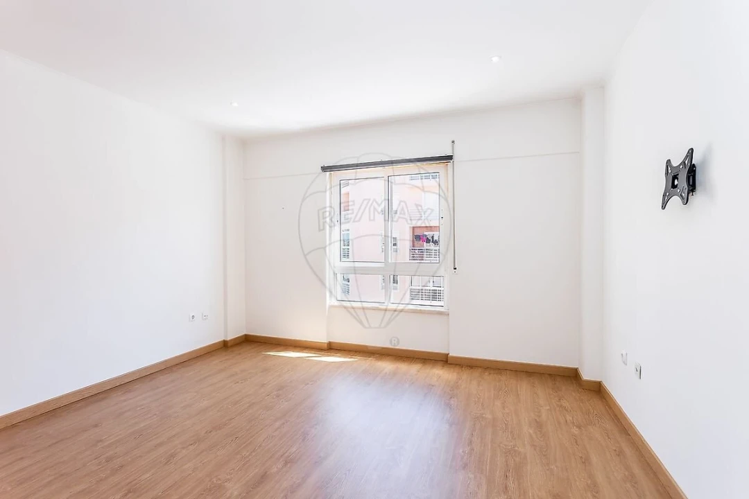 Apartamento T3 para Venda em Agualva e Mira-Sintra Foto 12