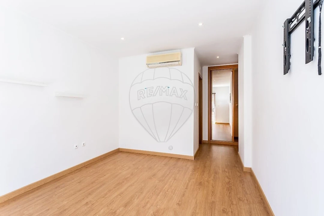 Apartamento T3 para Venda em Agualva e Mira-Sintra Foto 22