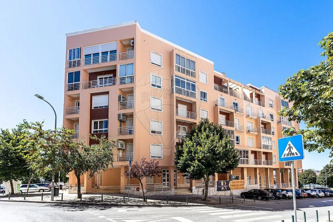 Apartamento T3 para Venda em Agualva e Mira-Sintra Foto 2