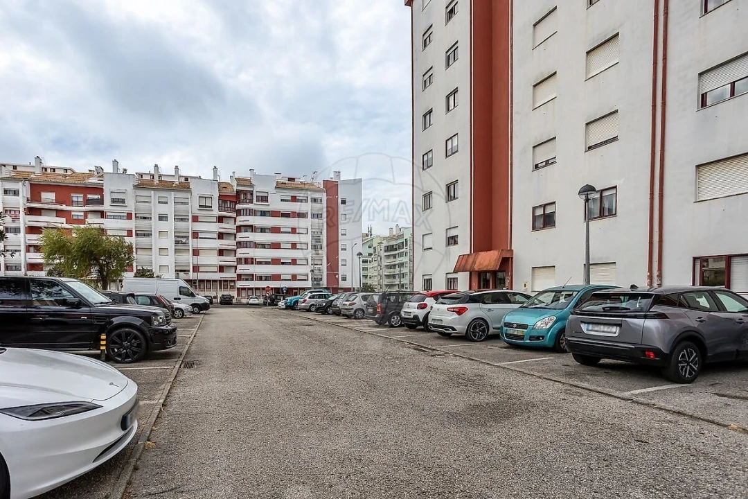 Apartamento T3 para Venda em Algueirão-Mem Martins Foto 28
