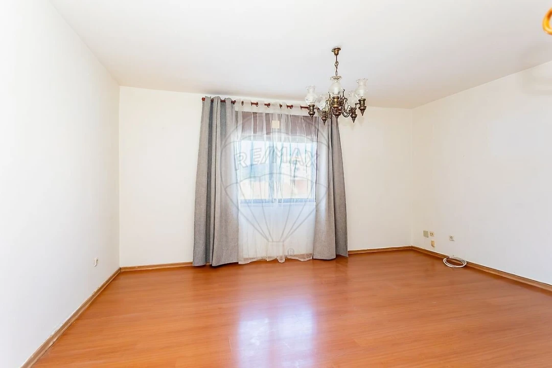 Apartamento T3 para Venda em Algueirão-Mem Martins Foto 2