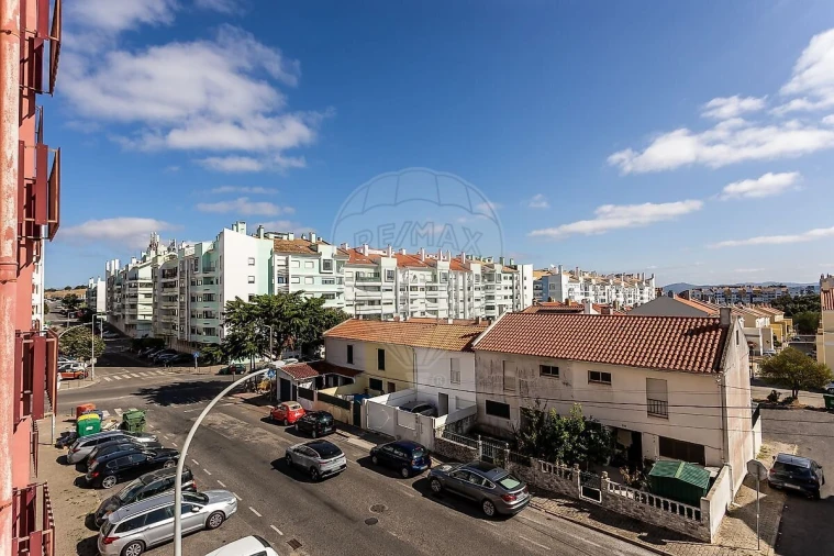 Apartamento T3 para Venda em Algueirão-Mem Martins Foto 14