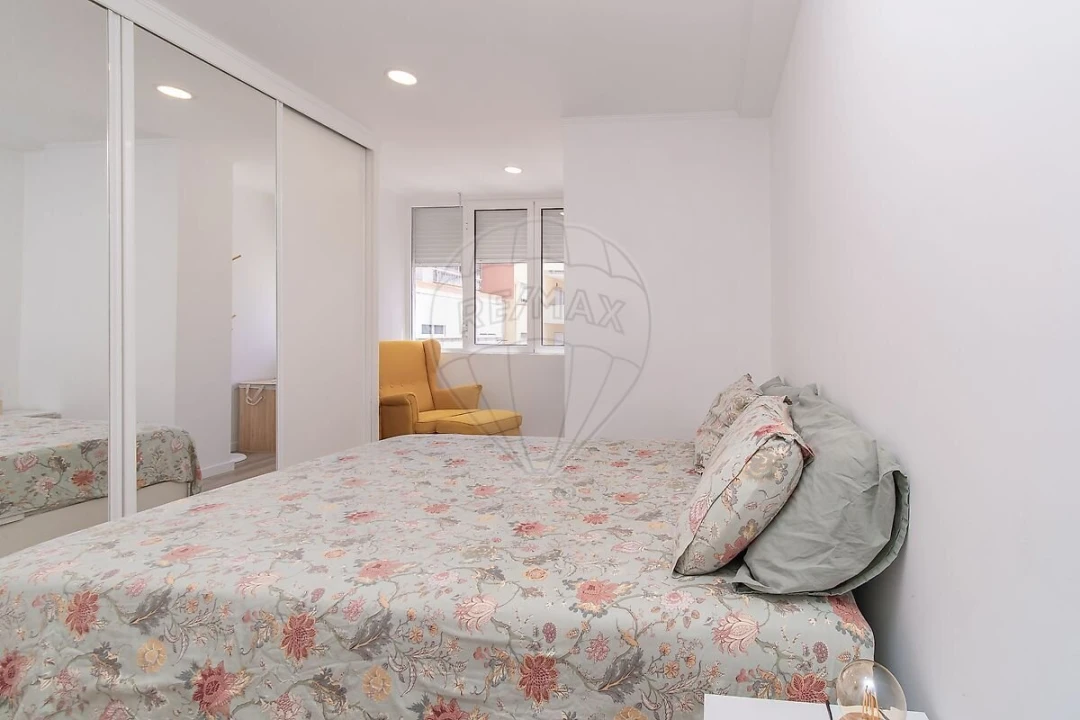 Apartamento T2 para Venda em São Domingos de Benfica Foto 11