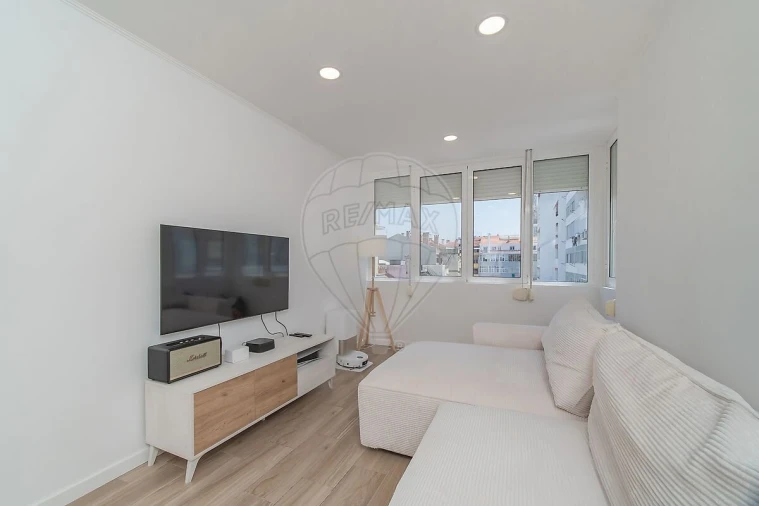 Apartamento T2 para Venda em São Domingos de Benfica Foto 5
