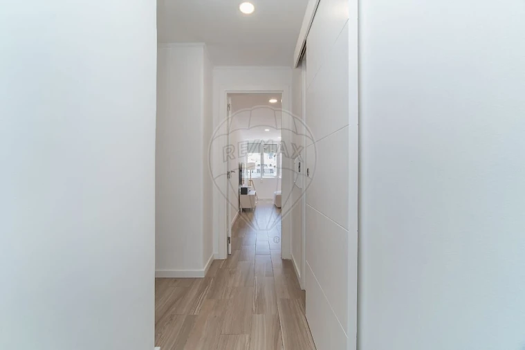 Apartamento T2 para Venda em São Domingos de Benfica Foto 9