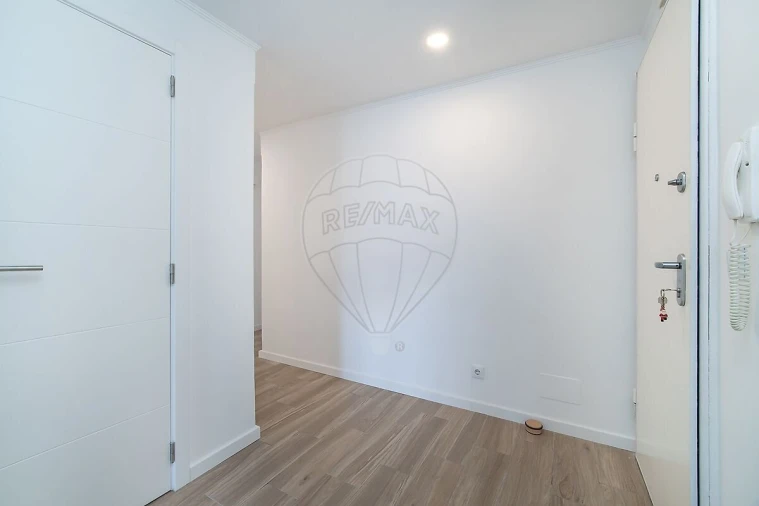 Apartamento T2 para Venda em São Domingos de Benfica Foto 21