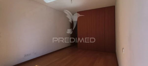 Moradia T3 para Venda em Nogueira e Silva Escura