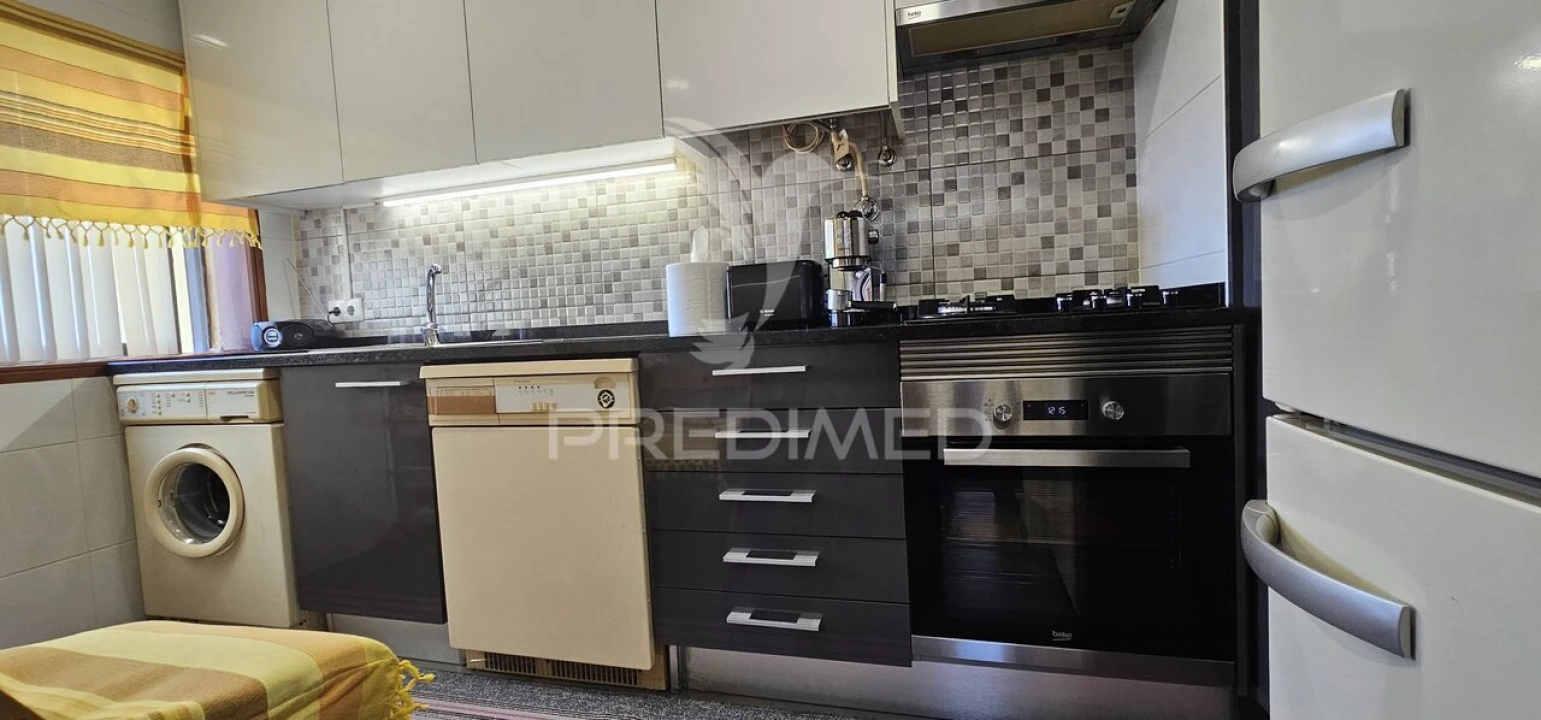 Apartamento T2 para Venda em Carcavelos e Parede Foto 5