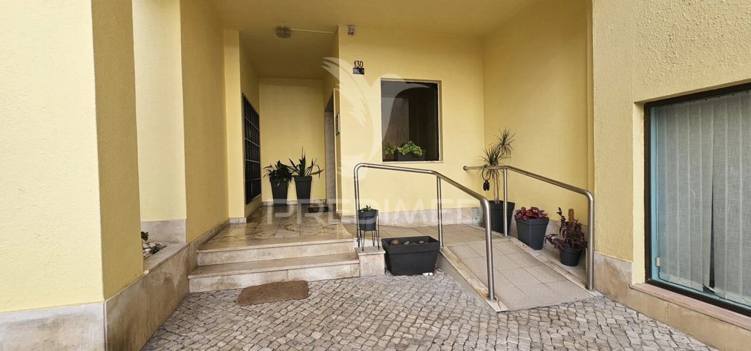 Apartamento T2 para Venda em Carcavelos e Parede Foto 18