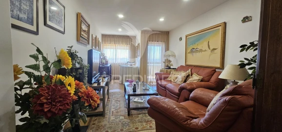 Apartamento T2 para Venda em Carcavelos e Parede