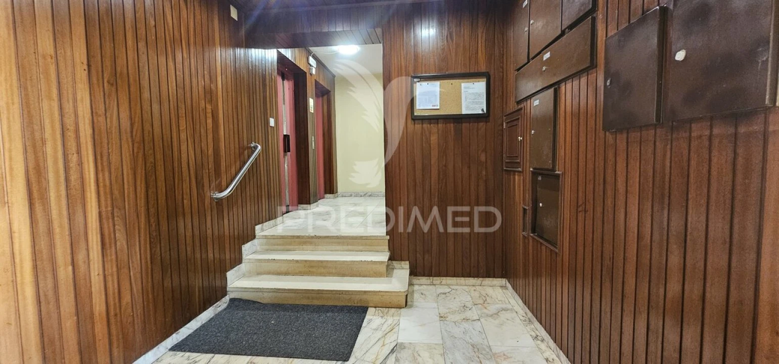 Apartamento T2 para Venda em Carcavelos e Parede Foto 19