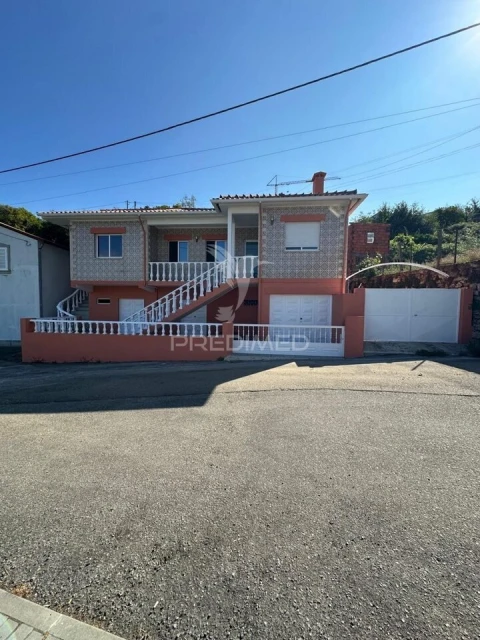 Moradia T3 para Venda em Cedrim e Paradela