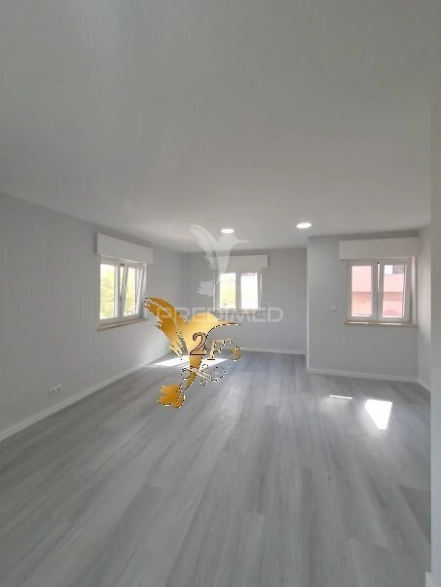 Apartamento T2 para Venda em Corroios Foto 3